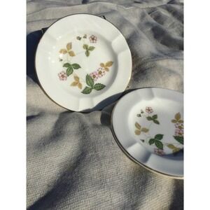Wedgewood porcelain ashtray wild strawberry bone China England white fruit 5”